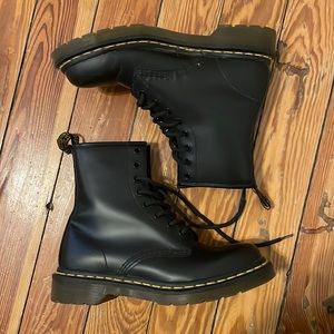 Dr. Martens Black Smooth Leather Size 7 US